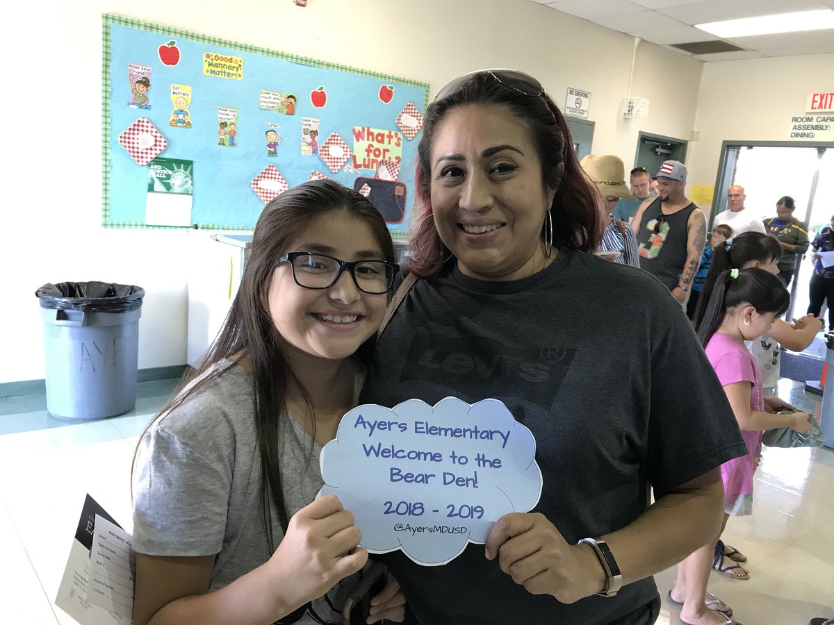 AyersMDUSD's tweet photo. Welcome to the Bear Den! #AyersBears #firstday #TeamMDUSD https://t.co/GZsbEoBStQ