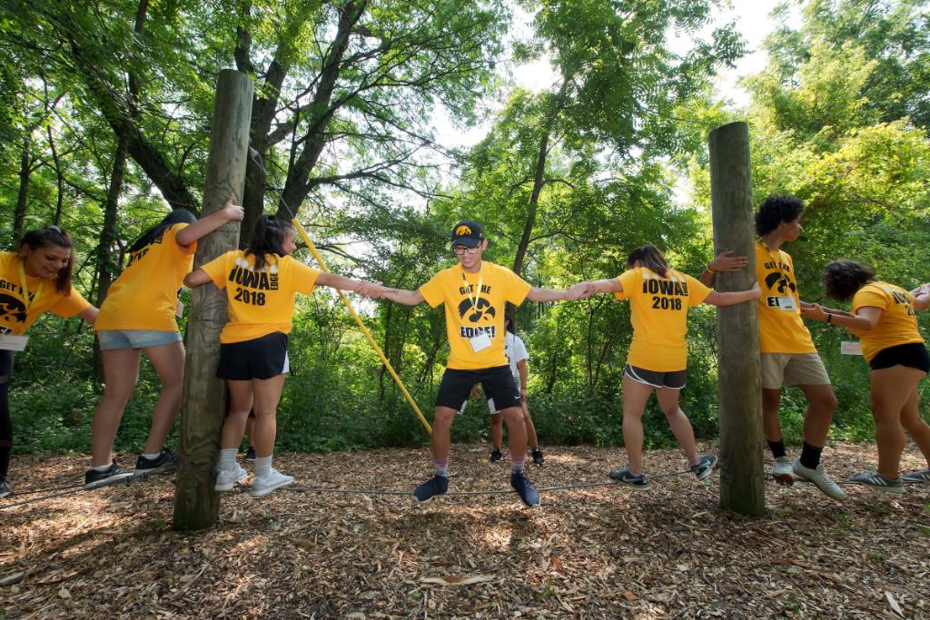 uiowa's tweet image. This week, 130+ students gain #theiowaedge as they start their education as Hawkeyes. In addition to touring campus and meeting faculty, first-generation college students and those from underrepresented backgrounds participate in team building exercises. spr.ly/6014DQ4Am
