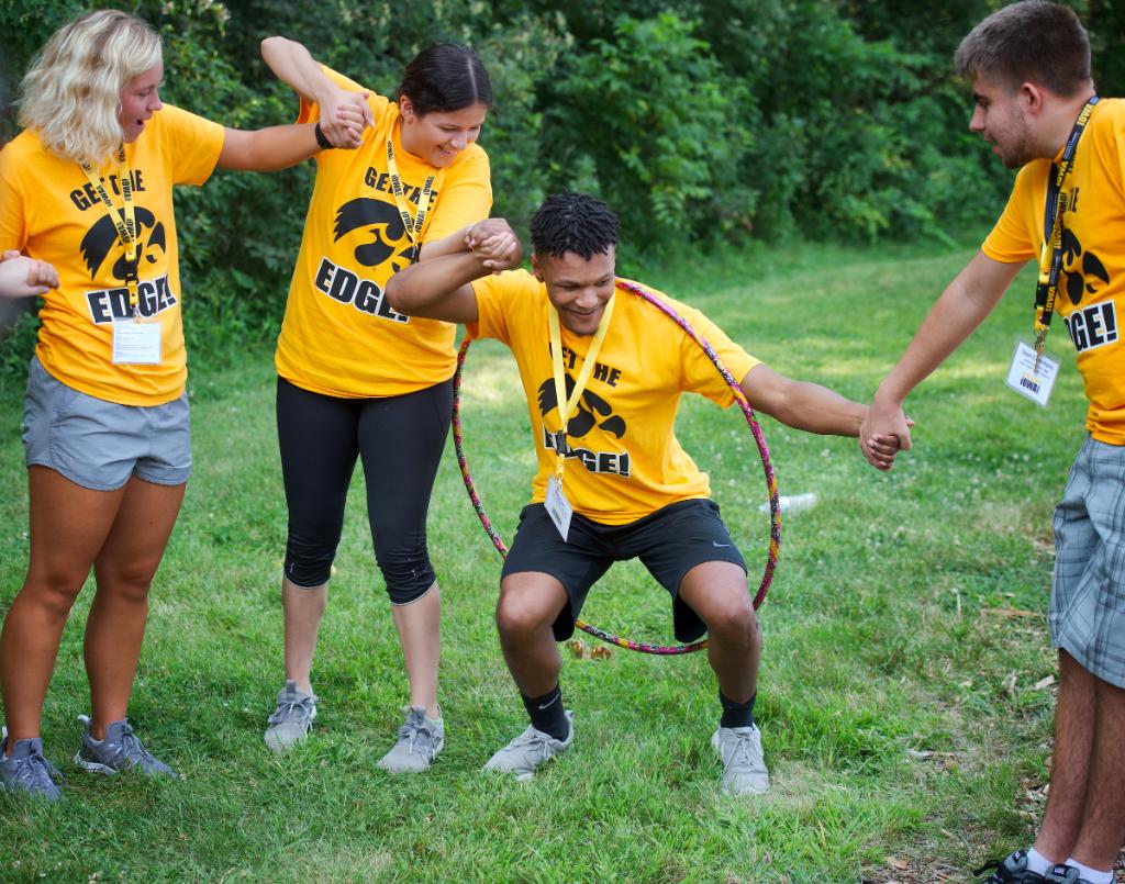 uiowa's tweet image. This week, 130+ students gain #theiowaedge as they start their education as Hawkeyes. In addition to touring campus and meeting faculty, first-generation college students and those from underrepresented backgrounds participate in team building exercises. spr.ly/6014DQ4Am