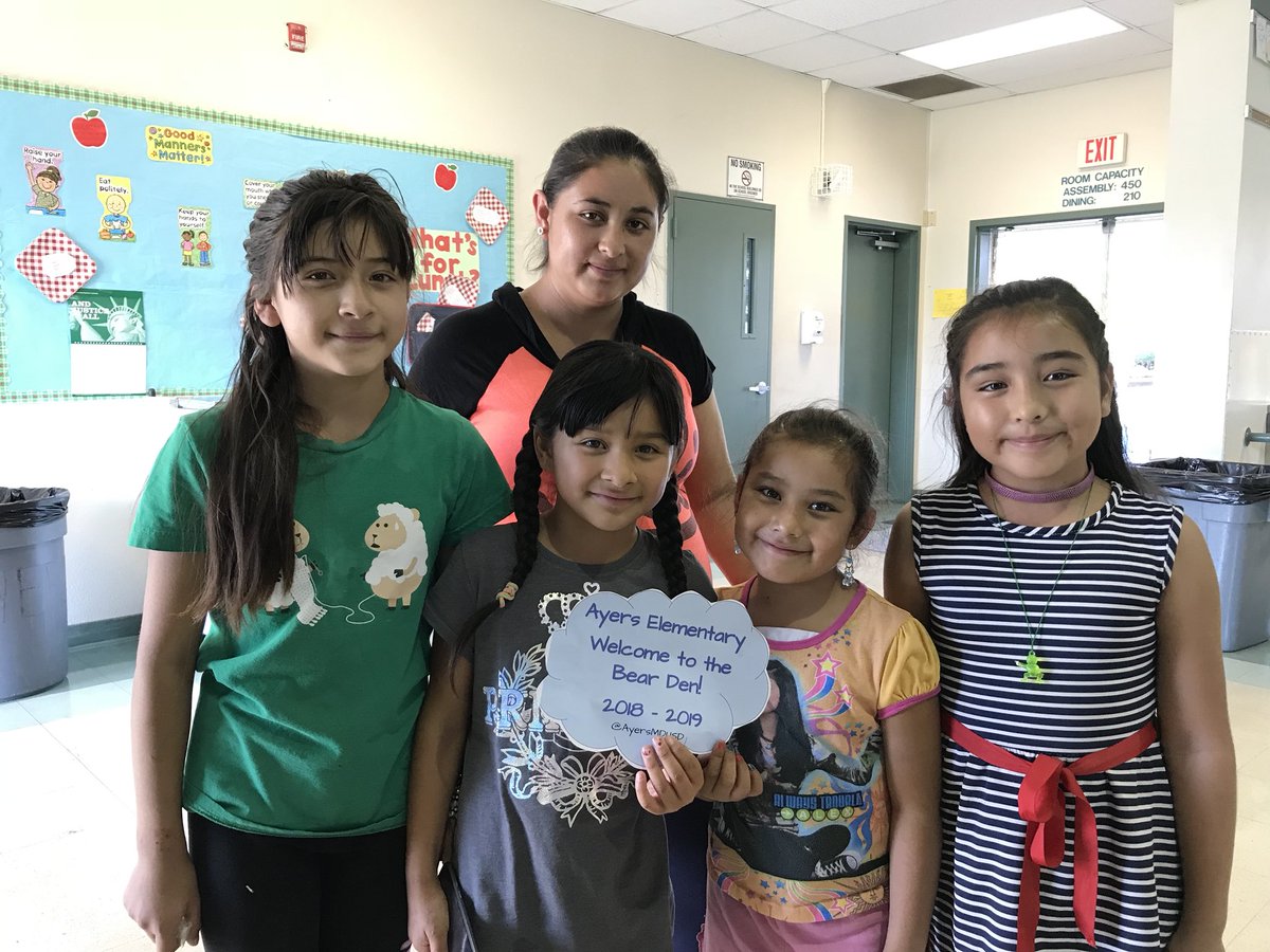 AyersMDUSD's tweet photo. Welcome to the Bear Den! #AyersBears #firstday #TeamMDUSD https://t.co/NmliYMjMut