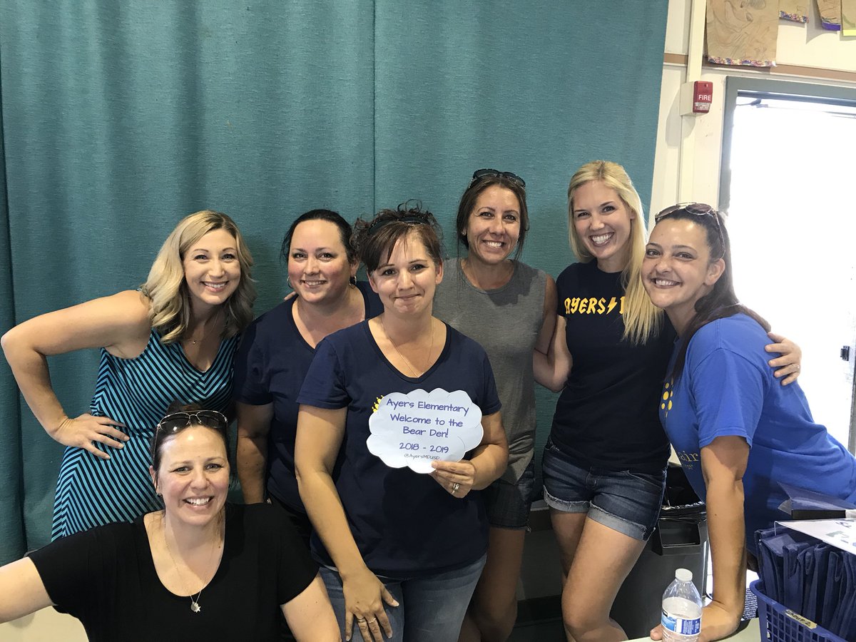 AyersMDUSD's tweet photo. Welcome to the Bear Den! #AyersBears #firstday #TeamMDUSD https://t.co/pYeff6qzZK