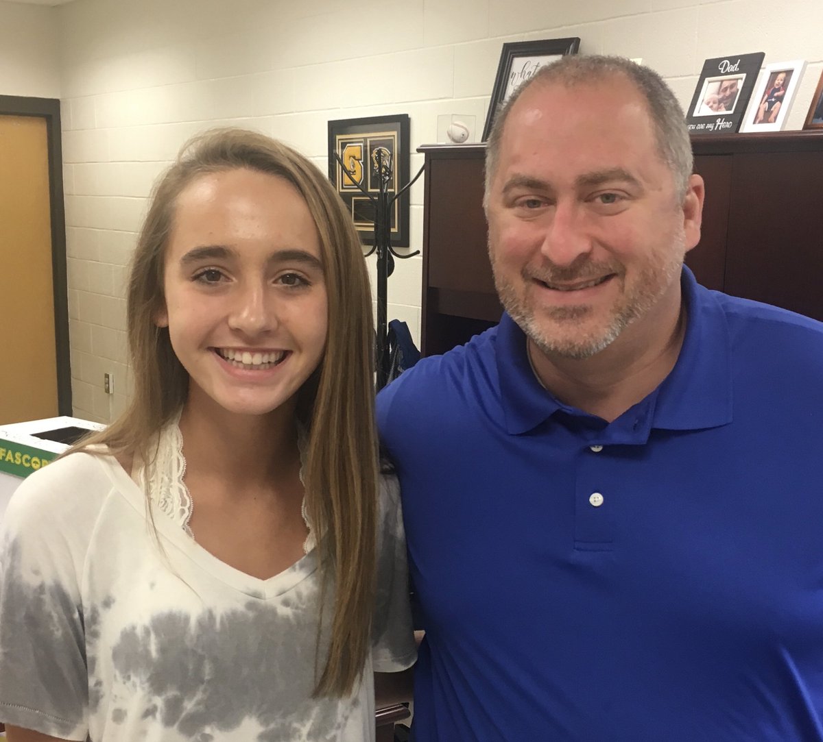 STUDENT SHOUTOUT! We love it when our Wildcats do the right thing! Sydney Huyck was supposed to be given $5 change at the @RRKnightsFB scrimmage but was instead given a $50 bill!  She turned it in to Sgt. Rich to help them fix the mistake!  Awesome job Sydney!