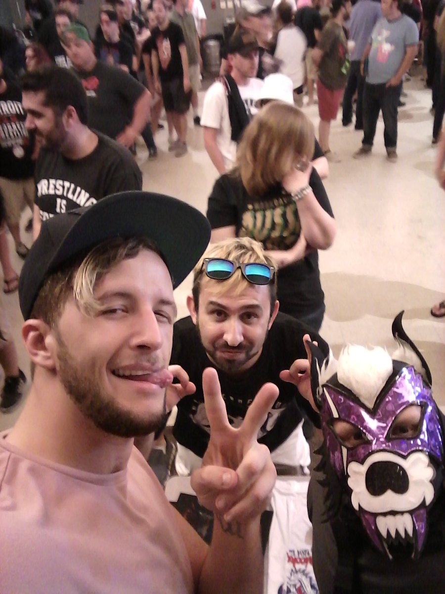 KFreshDetroit's tweet photo. Last night, @ThisIs_Progress was amazing! So much fun. Got a picture with the CCK boys @OBEYBrookes and @KidLykos! Hope you have a speedy recovery @KidLykos!! #ProgressDETROIT https://t.co/cSMGo6XLq5