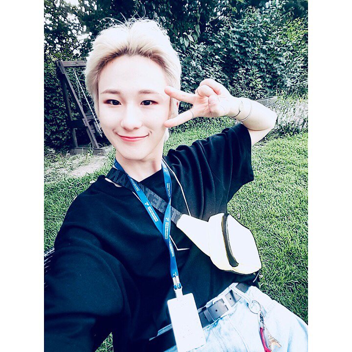 parkaaronpics's tweet photo. 180814 #aaron #아론 #W24 #더블유24 https://t.co/VaIwMgHrcj