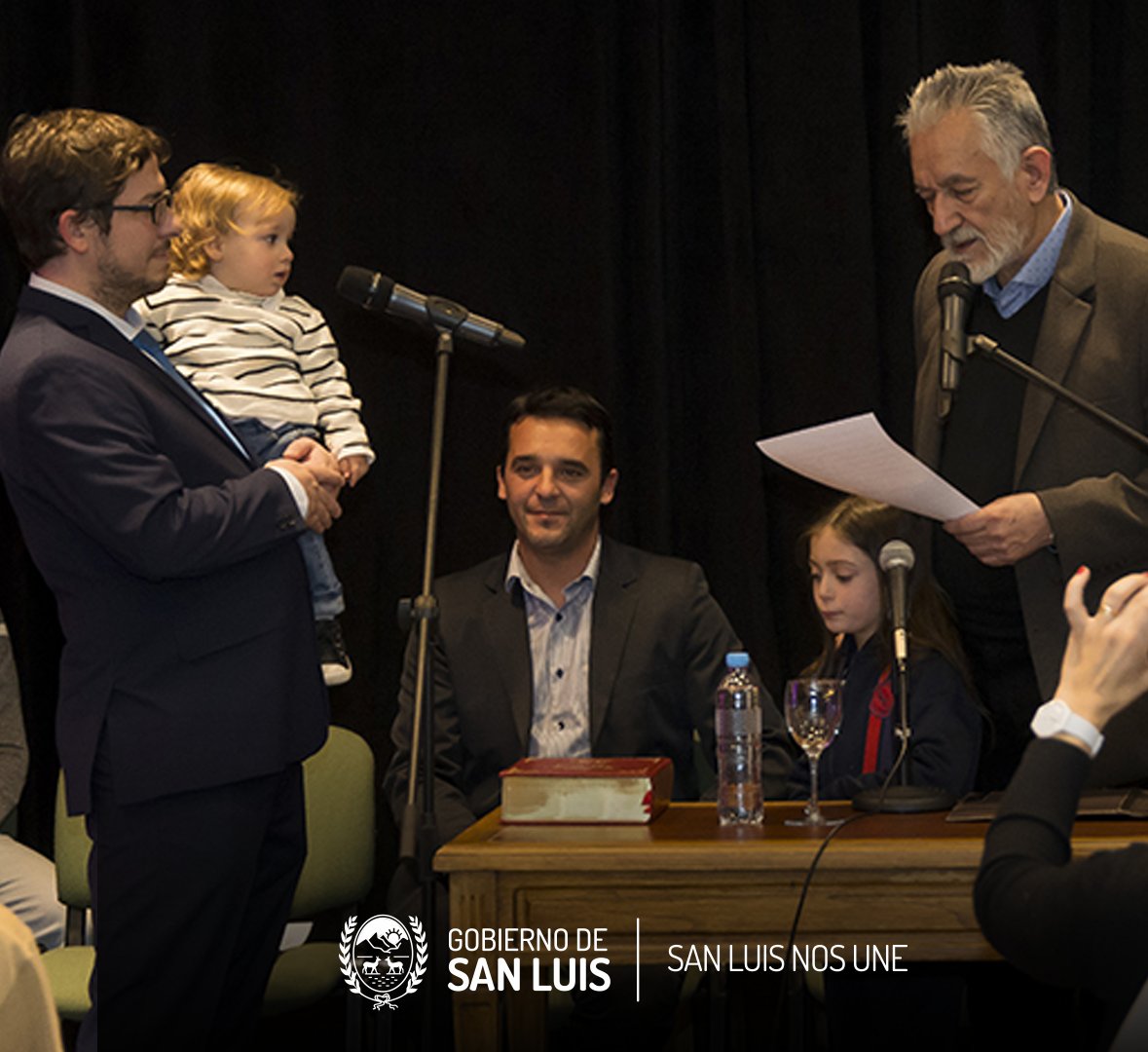 alberto_rsaa's tweet photo. Hoy, en Terrazas del Portezuelo tomé juramento  a Federico Berardo como Ministro de Desarrollo Social y a Sergio Tamayo como Secretario de Urbanismo y Parques. https://t.co/OJq6YOGBId