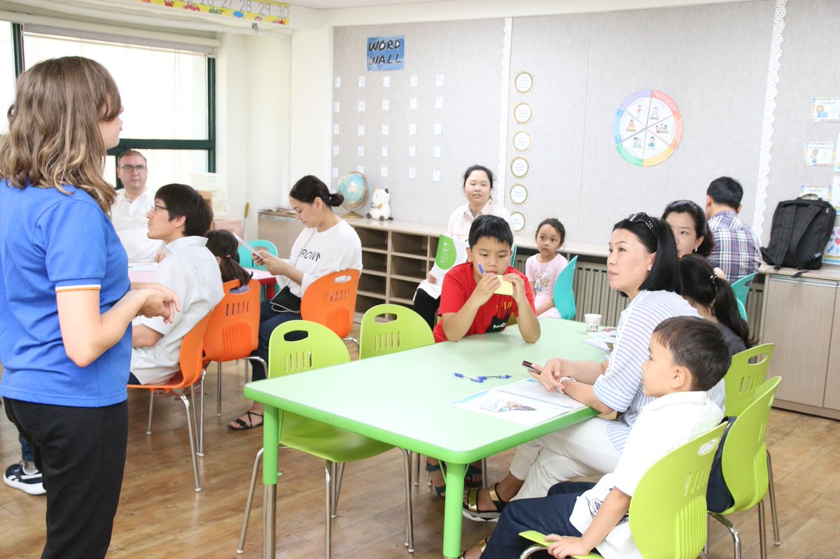koreaforeign's tweet photo. Meet & Greet Day 2018
Parents and children visited the school before it starts and we informed them on how classes will work throughout this semester. 😄
#kfs #koreaforeignschool #foreignschool #school #newsemester #코리아외국인학교 #외국인학교 #새학기 #학교 https://t.co/CvGONa8cse