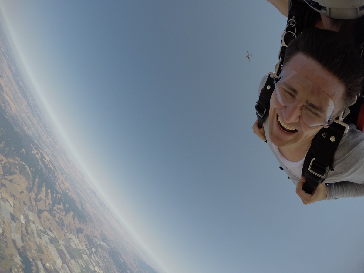 SkydiveSurfcity's tweet photo. Is there any better way to start the week?

#photooftheday #bucketlist #stoked #skydivesurfcity #skydive #surfcity #freefall #adrenaline #adrenalinejunkie #santacruz #sanjose #sanfrancisco https://t.co/XfoiV052Yo