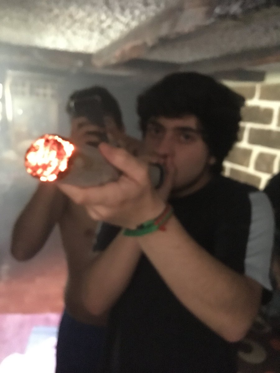 murder1312's tweet photo. El peça 😂🔥💣 https://t.co/GLE21IKXCf