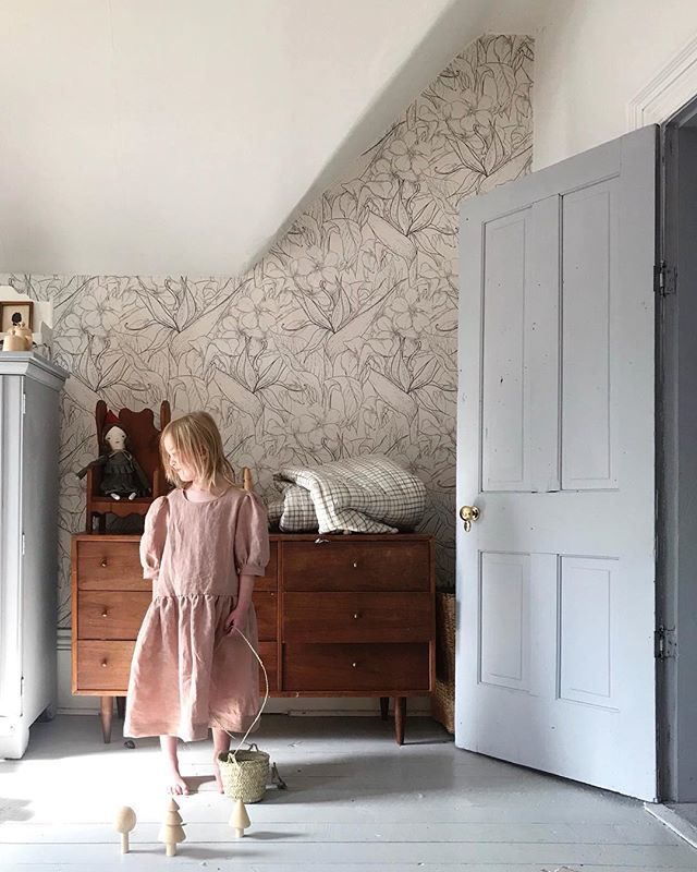 Spent the day procrastinating work to sew a flowey oversized dress for her with puffed sleeves. 
This last weekend I went to go visit my sister and we took the kids to a park. They had a old 70s playground with those super hi swings and a trapeze that wa… ift.tt/2nHBSol