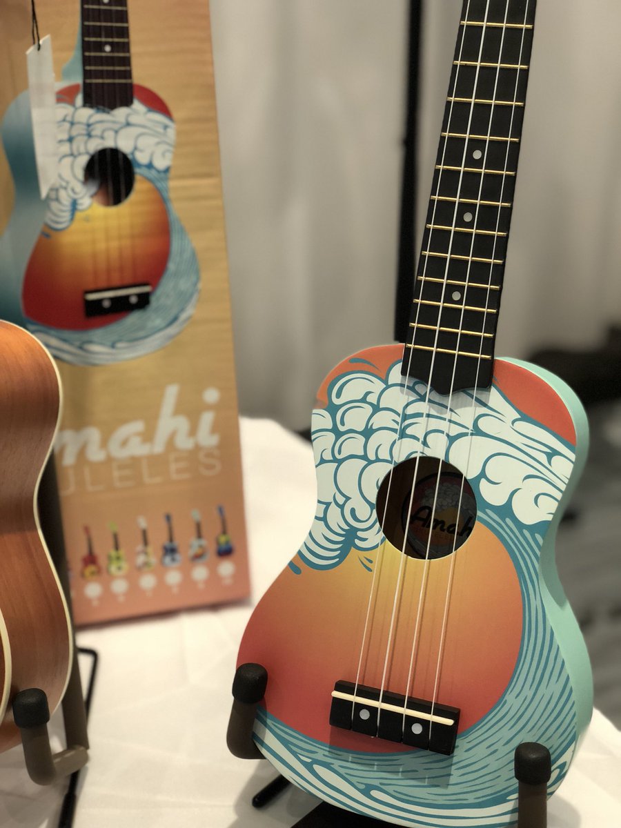 Momtrends's tweet photo. So many great trends spotted today @nynowmarket here are a few #nynow @PressaBottle @LangdonLTD @AmahiUkulele #makemakit https://t.co/nnHperyCKR