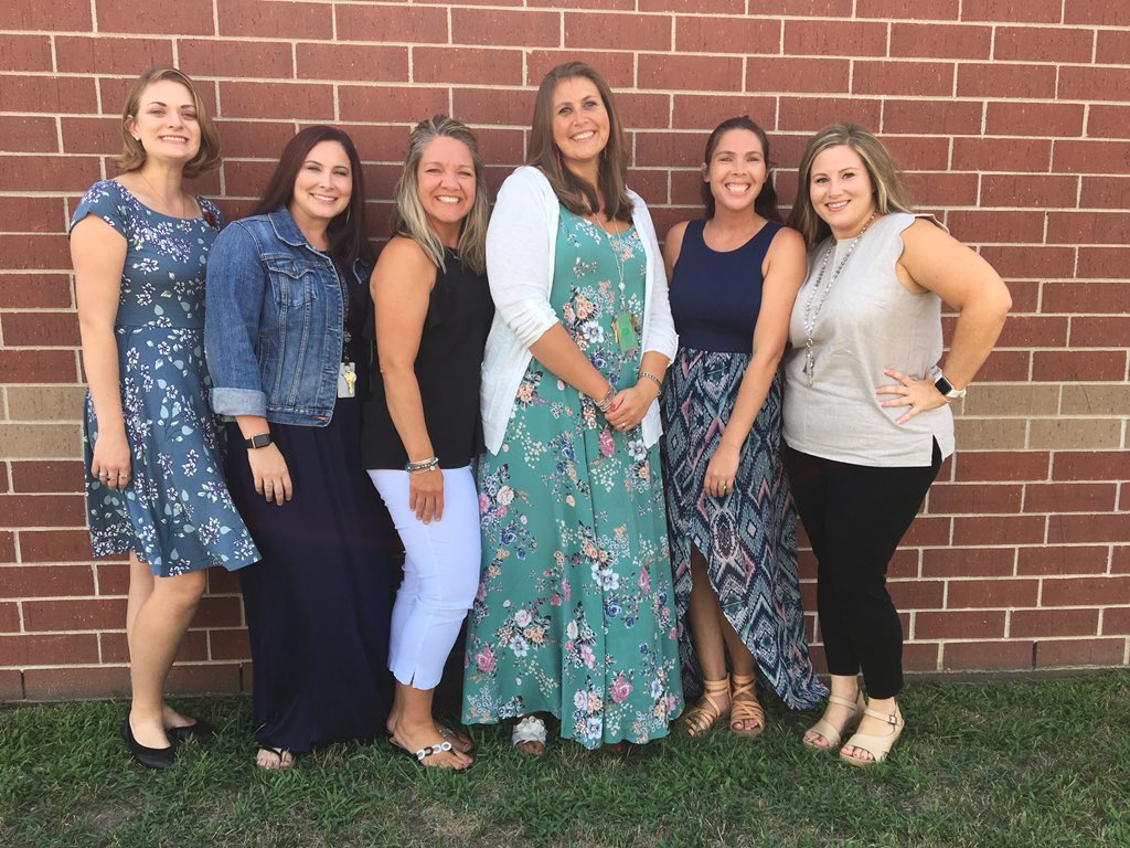laurenfrazee4's tweet photo. Meet the teacher night was a success! Bring on those second graders! @ShannaMingee @Lorihill22 @MissBentBP @bp_mustangs https://t.co/mCpwMjUQbS