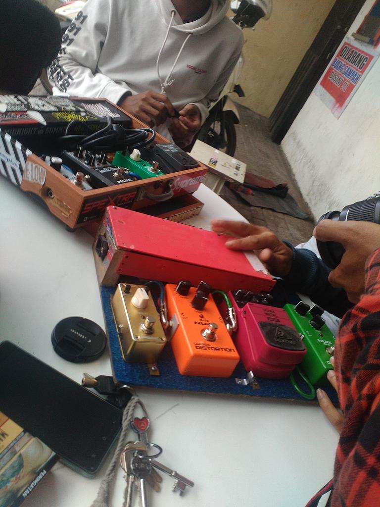 36SunsetID's tweet image. Gear of guitars thirtysix sunset