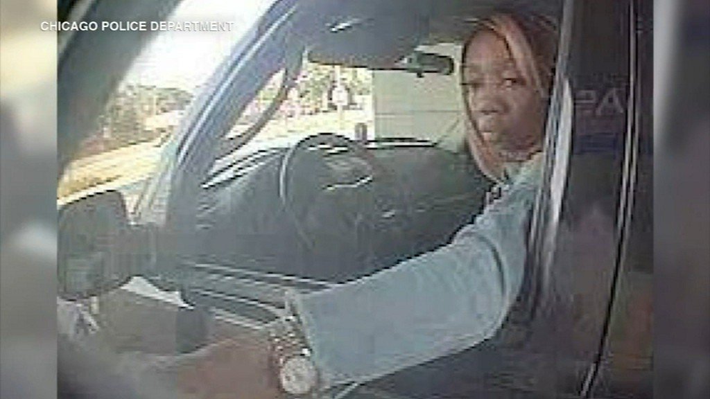 ABC7Chicago's tweet photo. Man robbed after entering wrong ride-share vehicle in River North https://t.co/ofwj81FM4J https://t.co/GRQzKgl2xe