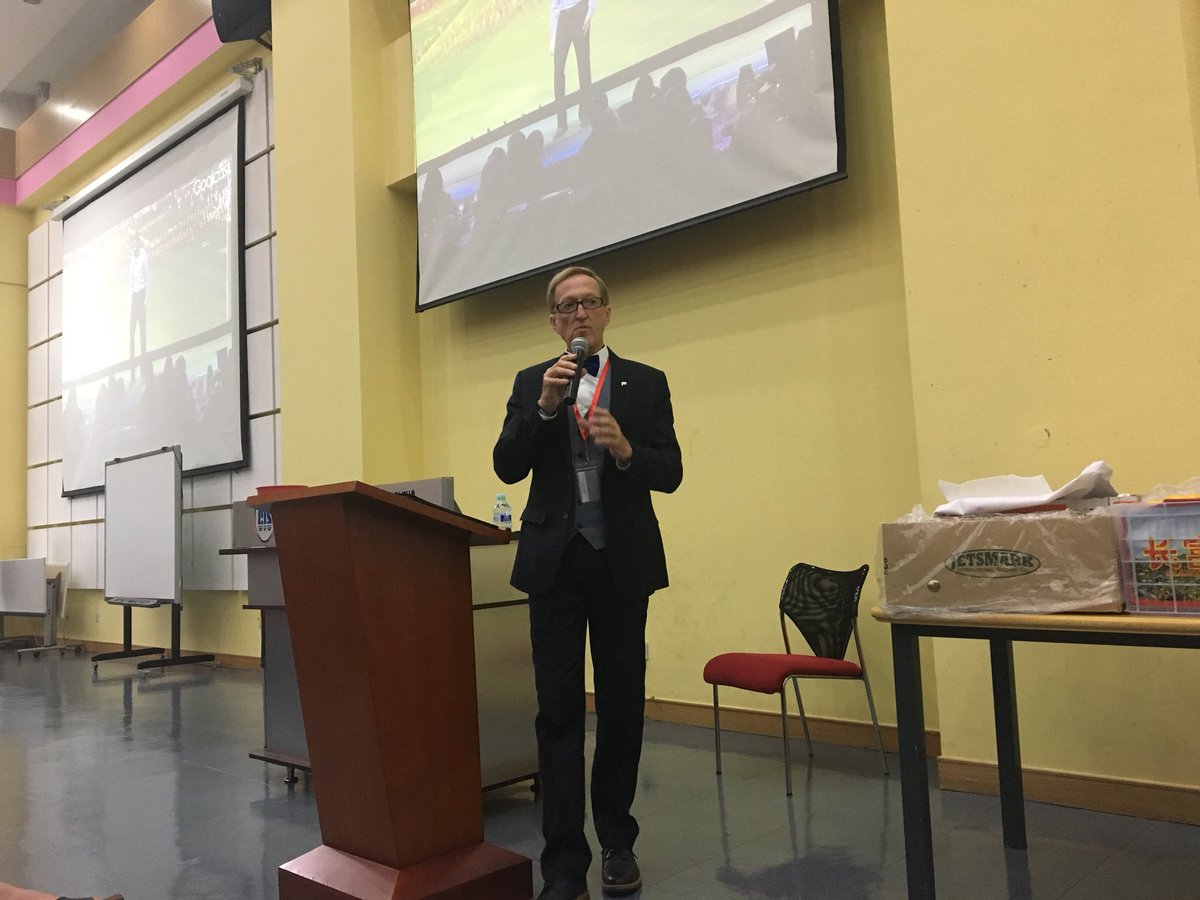 turnmeluce's tweet photo. So excited and inspired to begin the year!  Atmosphere is buzzing with such positive energy! #mycisb #community https://t.co/S5uq6vlvwG