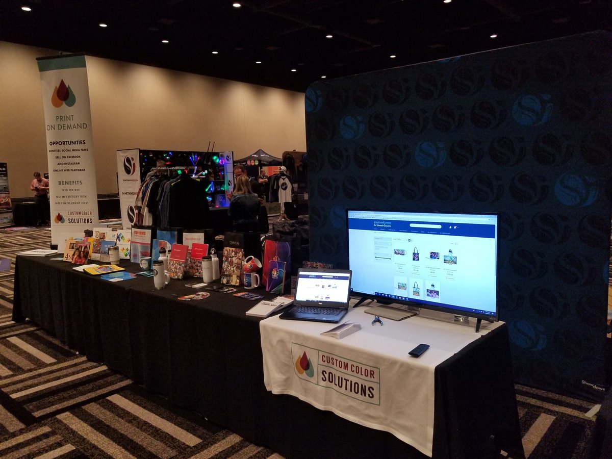 CustomGatewayUS's tweet image. What a great event to be apart of last week for @SomethingInked at the @HardRock had a beautiful set up with #customcolorsolutions  we got to display our on demand personalized products with clients by simply showing them our unique way of a quick QR code scan.#event#personalized