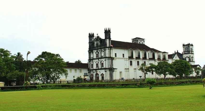 PlanetGoaTweets's tweet photo. The Archaeological Museum is in an abandoned convent of St. Francis of Assisi church.
https://t.co/nN1EF37N7R
#goanspot #sculptures #museum #antiques #heritagesites #historyofgoa #Portuguese #planetgoa https://t.co/Y1HqHEEdsx