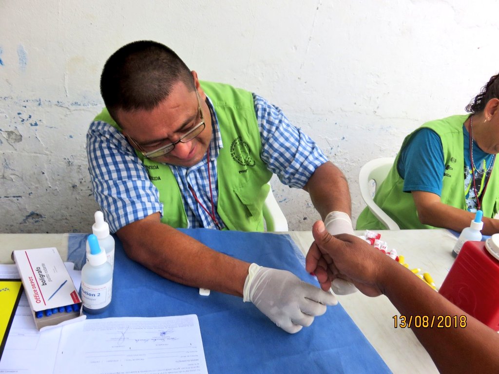 Arturo_MPulgar's tweet photo. Continuamos con el programa de Prevencion, atencion y tratamiento VIH y sífilis a internos de los Reclusorios y las pláticas de concientizacion, Coordinados con la A.C. #GEMAC hoy
se acudió al #Creset donde se aplicaron 98 pruebas y se hizo la entrega de preservativos y trípticos https://t.co/ZTCbieMfjl