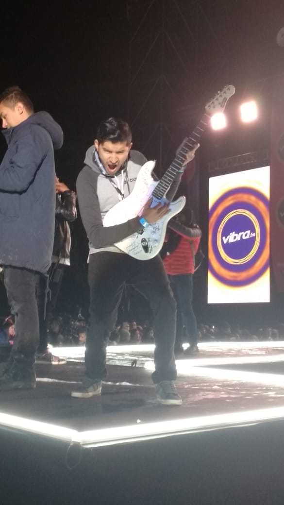 DIANAPAOLAROM12's tweet photo. #DeNocheEnLaCiudad GRACIAS @Vibra1049 POR ESTE EXCELENTE #TyM2018 BUENAS NOCHES CHICOS, CON @JennyRomeroSer DISFRUTAMOS DE USTEDES @AnaRoMusic Y @CamVelandia AL 100% Y VIMOS A @LeonardoUrregoM TAMBIÉN COMO TODO UN ARTISTA, FELICIDADES A TODOS 😜 https://t.co/q02ncnVJ7j