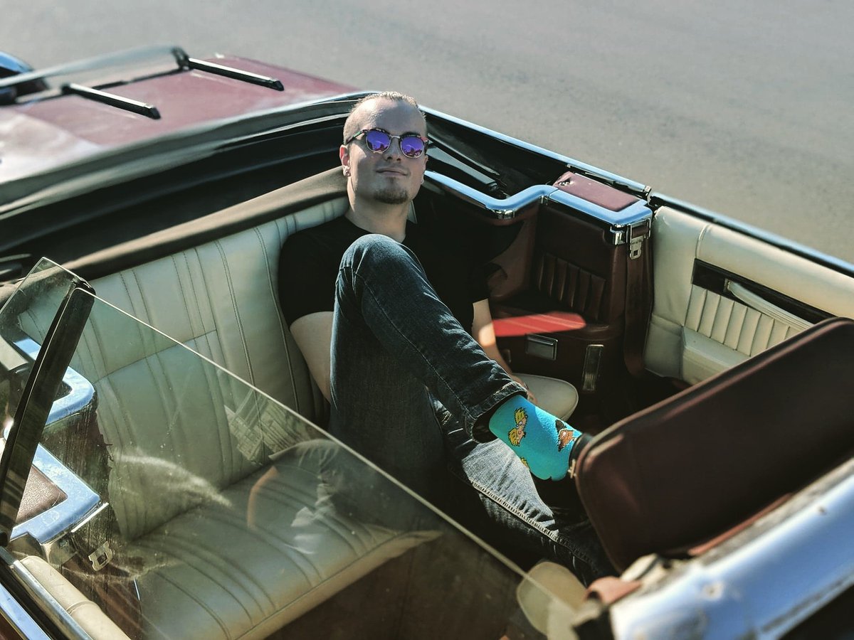 1984 Chrysler LeBaron. A new restoration project. Thank @yusefHD for the cool pic. Thanks to Devan for the Hey Arnold! socks. #classiccars