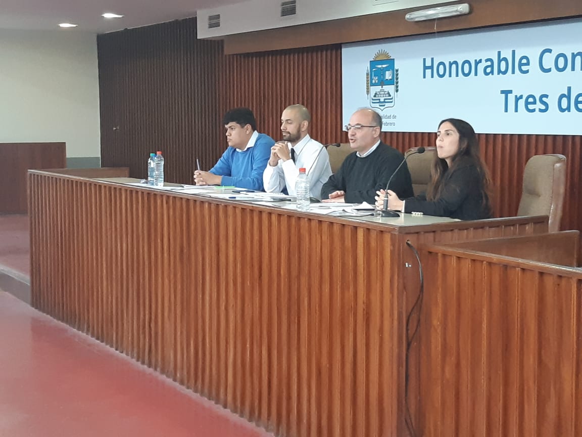 sergioiacovino's tweet photo. Gran jornada de #ConcejoJoven donde alumnos de escuelas secundarias aprenden de valores institucionales y presentaron un proyecto sobre Violencia de género https://t.co/HMtOfHtrlE