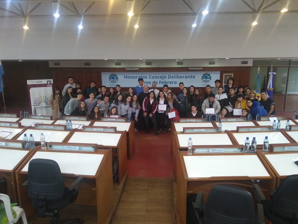 sergioiacovino's tweet photo. Gran jornada de #ConcejoJoven donde alumnos de escuelas secundarias aprenden de valores institucionales y presentaron un proyecto sobre Violencia de género https://t.co/HMtOfHtrlE