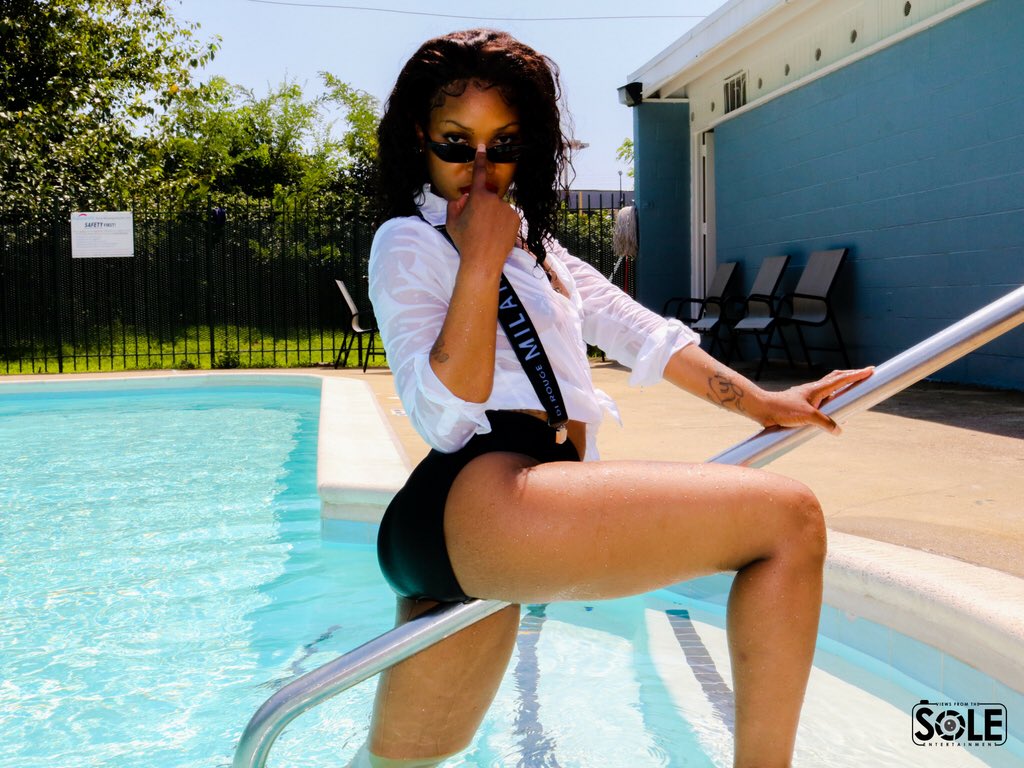DSOLE__'s tweet photo. Issa M I L A N O Affair 🔥

MODEL👠 SKY JUGGZ

#WatchTheSOLE 🤫
#ViewsFromTheSOLEEnt 📸
#IssaSOLEThing 🤷🏾‍♂️
@MilanoDiRouge 
@KikoMilanoINT https://t.co/vMhpgiQHV5