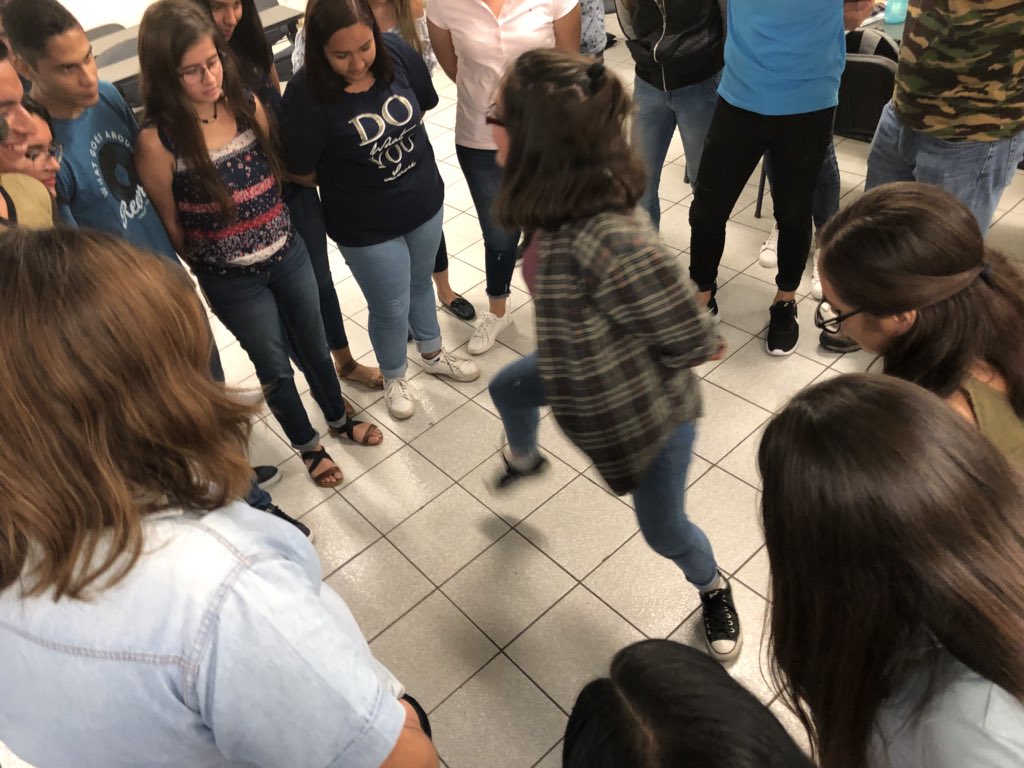 Erolmac's tweet photo. - Oye ¿Qué tal tu primer día de clase?
- Pues... 🤣💃🏻🕺🏻🤭
#NuevosTalentos #PyRRPP https://t.co/lVKHBlZJ7u