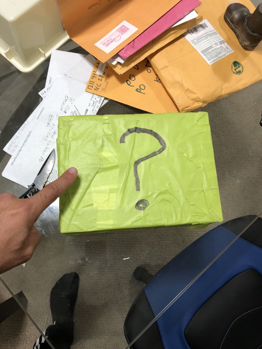 Going live on 30 min on <a href="/live_raise/">LiveRaise</a> A fan sent me a mystery box to my fan mail! Wait till u see whats inside. (Anyone with this link can watch my stream free!! that means mobile/pc/ ). liveraise.com/event/229071?r…