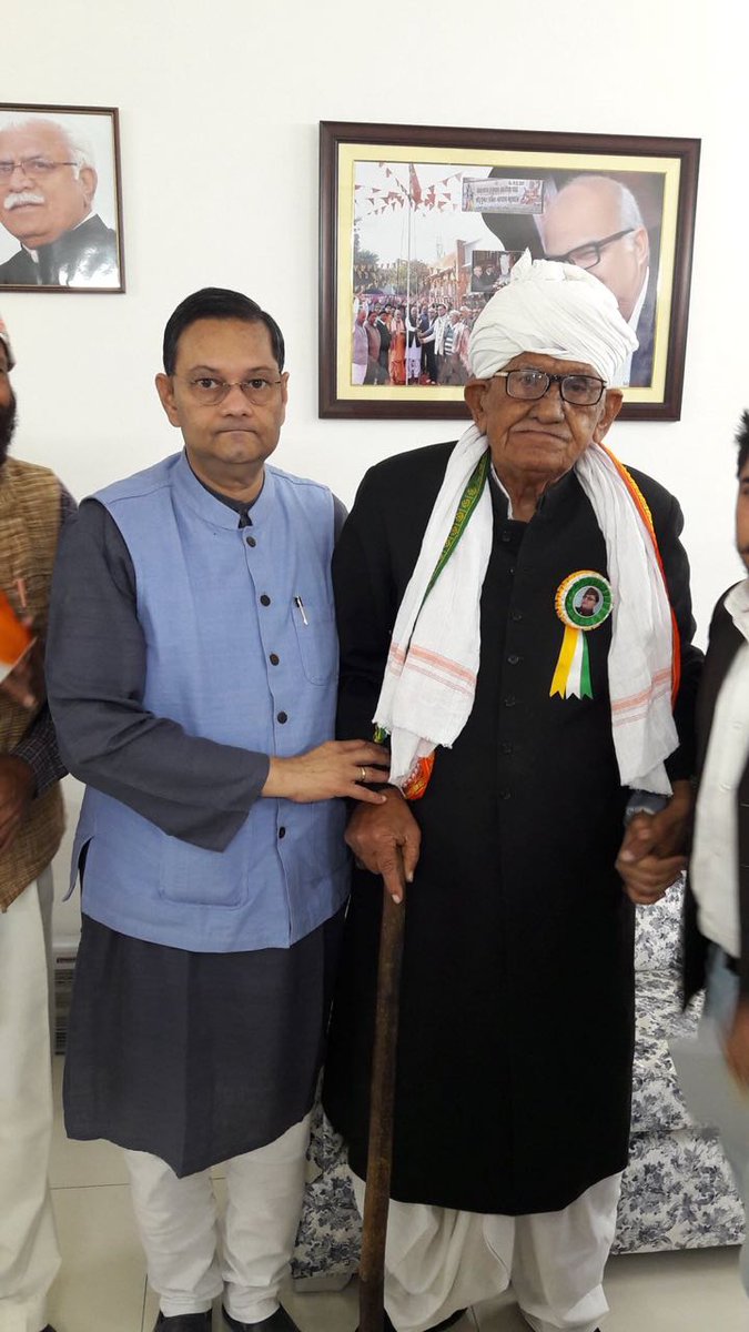 Chandrakbose's tweet photo. https://t.co/nJnCPcuQiU Right from 1857 onwards India fought for #CompleteIndependence of #UndividedIndia. #Revolutionaries, #MahatmaGandhi,the final thrust- the battle of the #AzadHindFauj all struggled for #PurnaSwaraj. Why then did we accept #DominionofDividedIndia? https://t.co/jes5lpb2c3