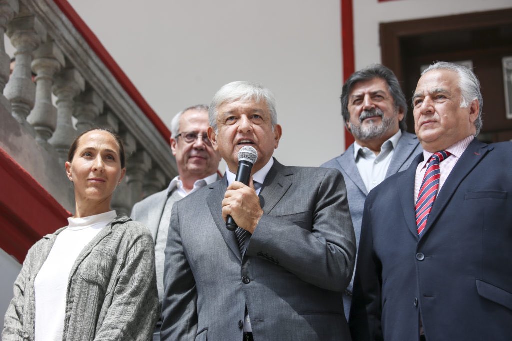 lopezobrador_'s tweet photo. Hoy tomamos la decisión de construir el Tren Maya, incluyendo Chiapas, Tabasco, Campeche, Yucatán y Quintana Roo, de 1,500 km con un presupuesto estimado de 120 a 150 mil millones de inversión mixta, es decir, pública y privada https://t.co/OPhQCZ5MFT