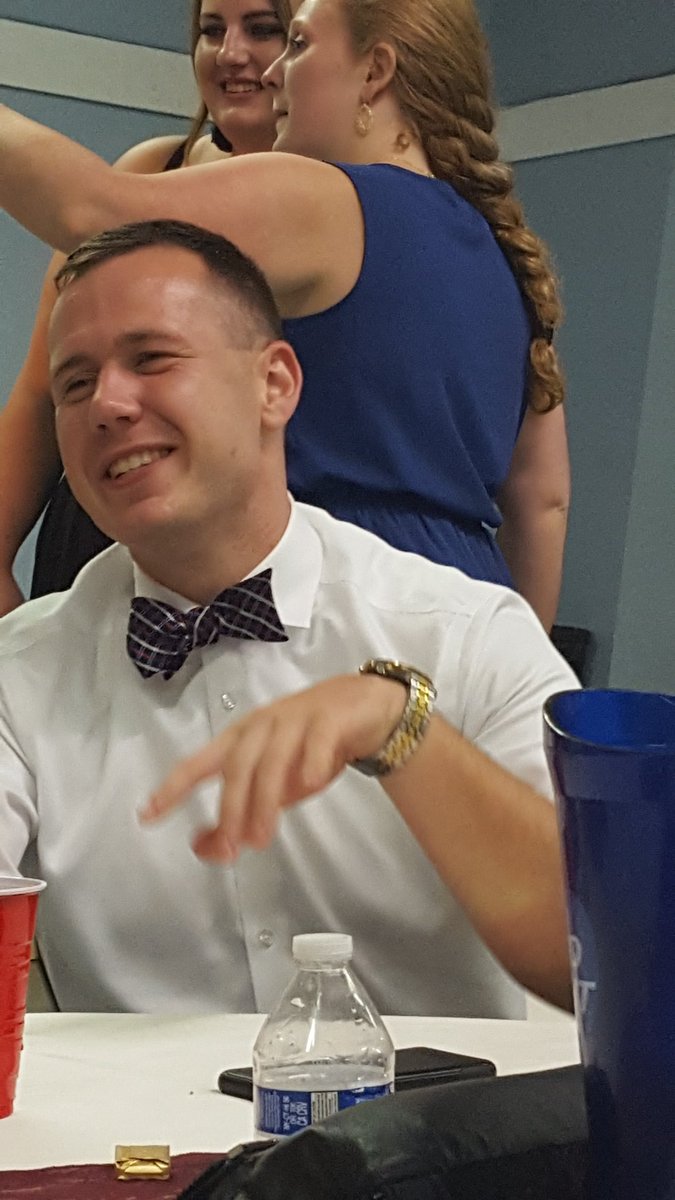 ellieb_37's tweet photo. Pretty sure @brandonroiger took these pictures on my phone. Pretty sure @jarluh and @earley_valerie should have hired another person to be a second shooter. #notthebestpics #nooffense #gonnaneedsomepresets https://t.co/vxamlEwpzy
