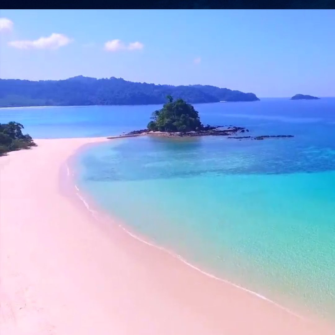 The beautiful blue waters are just begging for a dive.#merguiarchipelago Share your #travelexperience with #travelinedofficial. buff.ly/2MfEN1K. #visitmerguiarchipelago #merguiarchipelagobeach #travelmerguiarchipelago #tourmerguiarchipelago #beachview #myanmar