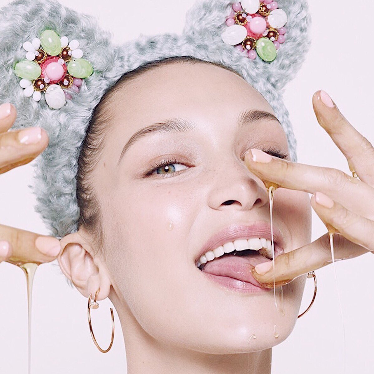 profxgos's tweet photo. ♡┊Valeria Bianchi for Love Magazine. 💛 https://t.co/wakWJdZRjG