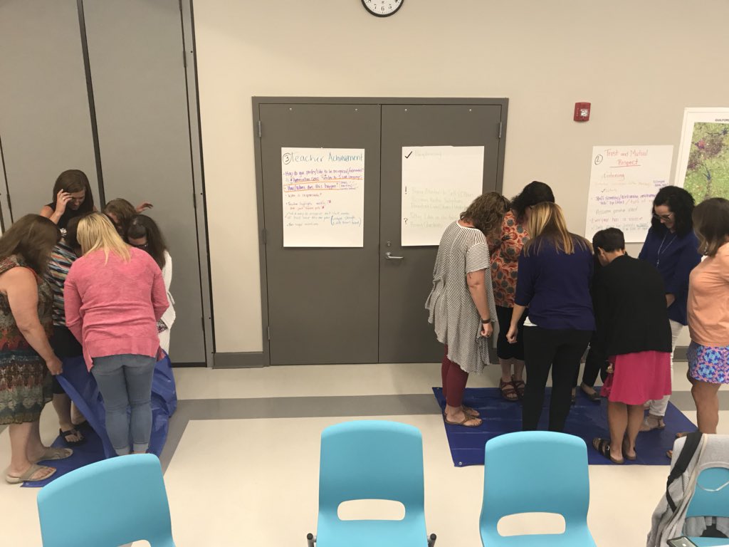 KendraHaithcox's tweet photo. #TeacherLeaders @PboroElementary spending their #TeacherSummer growing as leaders & learning more about #Collaboration. #FlipTheTarp providing some new perspectives - #WorkingTogether #MoreThanOneWay #AskForHelp!! https://t.co/0JSpgPEsXN