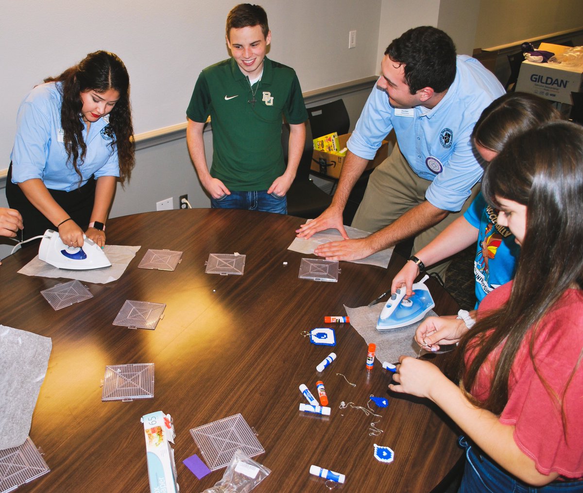 baylorcirclek's tweet photo. WOW, Baylor CKI has the best time at the Texas-Oklahoma Weekend Officer Workshop! We are so glad to have had the opportunity to learn and we are excited to grow this year! #TXOKWOW #circlek #baylor #service #fellowship #leadership #baylorcki #ChooseCKI https://t.co/tulbcGVp3U