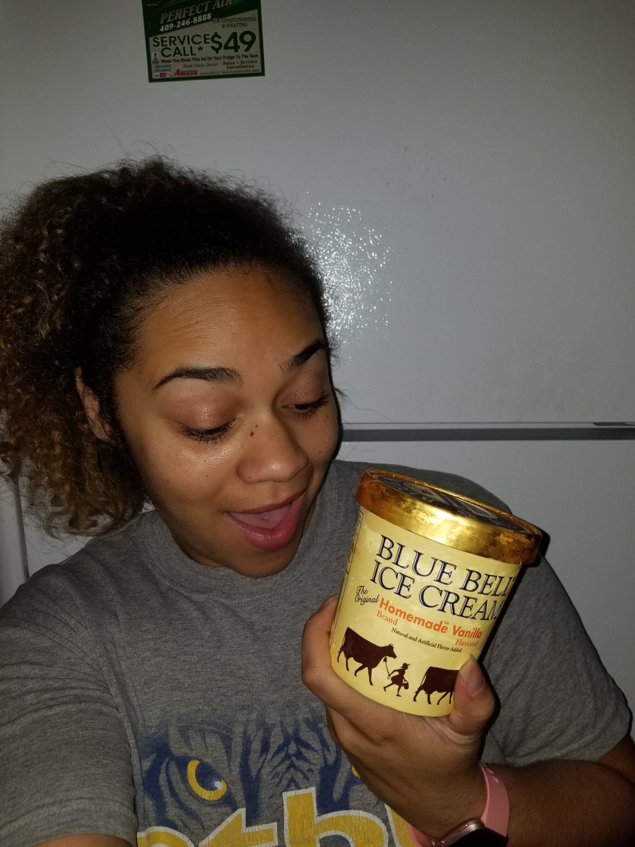 AJack0912's tweet photo. Heyyy ice cream! #dolphinselfiebingo https://t.co/cFxSspitvP