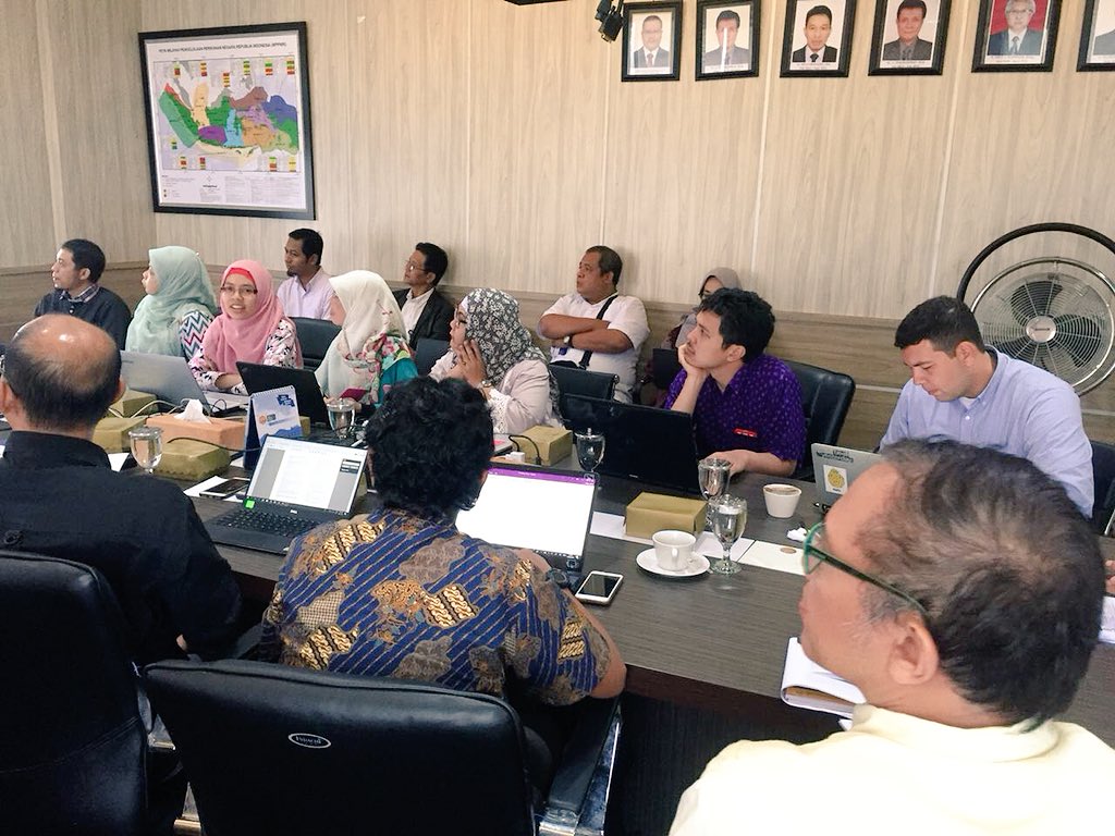 Dit. PSDI <a href="/djpt_kkp/">Direktorat Jenderal Perikanan Tangkap</a> bersama dgn <a href="/pusriskan/">BPPSDM_PUSRISKAN</a> , <a href="/AP2HI_/">AP2HI</a> , <a href="/IPNLF/">Int Pole & Line Fdn</a> menyusun Fisheries Improvement Program (FIP) dan Juknis pelaksanaan rencana aksinya sbg tindaklanjut Kepmen KP ttg RPP Tuna, Cakalang, Tongkol dan MoU antara Dirjen PT dgn AP2HI.. cc : <a href="/mzulficar/">ZulficarMochtar</a>