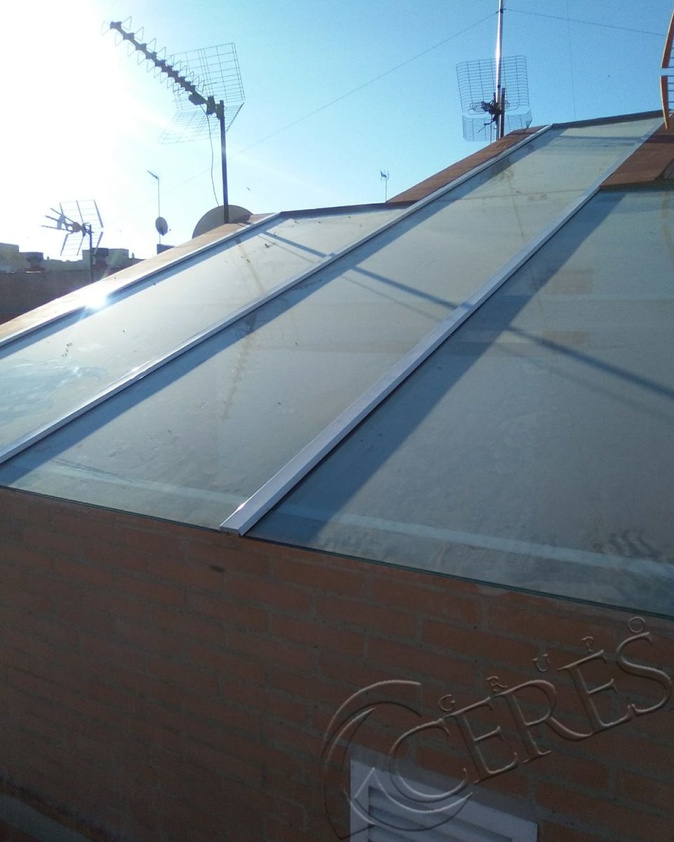 Fotografías de una obra terminada en Alcalá de Guadaira.

☑️Instalación de ascensor y lucernario
☑️Reforma de revestimientos
☑️Pintura
☑️Instalación eléctrica de zonas comunes
☑️Nueva cubierta transitable