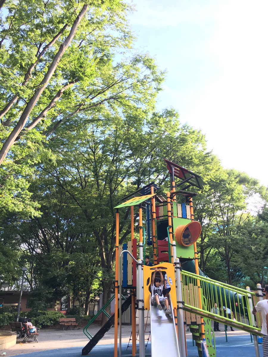 sagaramone's tweet photo. ビールとビーフジャーキーと公園 https://t.co/y6j20u6d61