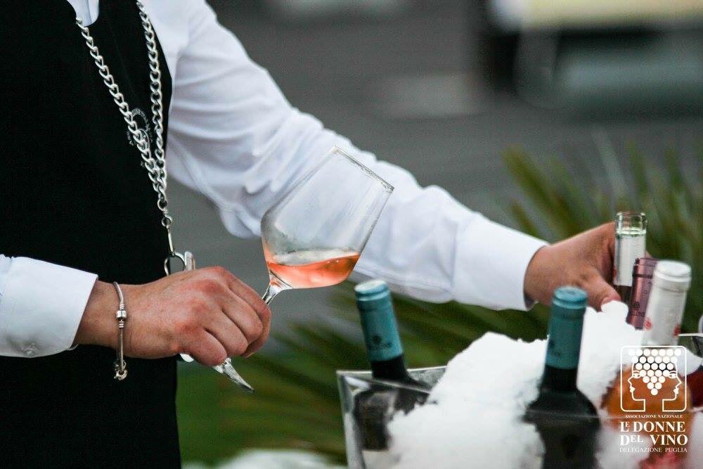 i 23 vini in degustazione saranno serviti e raccontati dalle sommelier <a href="/donnedelvino/">Le Donne del Vino</a> #Puglia affiancate da <a href="/AisPuglia/">Sommelier Ais Puglia</a> delegazione di Taranto. AIS PUGLIA da sempre nostro partner!
 📌 23 agosto ore 20 @ Masseria Pizzariello, Talsano (Ta)
prenotazione obbligatoria tel. 099 6611307