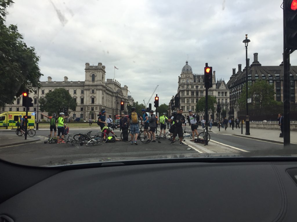 KLM1's tweet photo. Sat in the first car at #Westminster lights when car ploughed through cyclists #ParliamentSquare https://t.co/RRKlGiiyKl