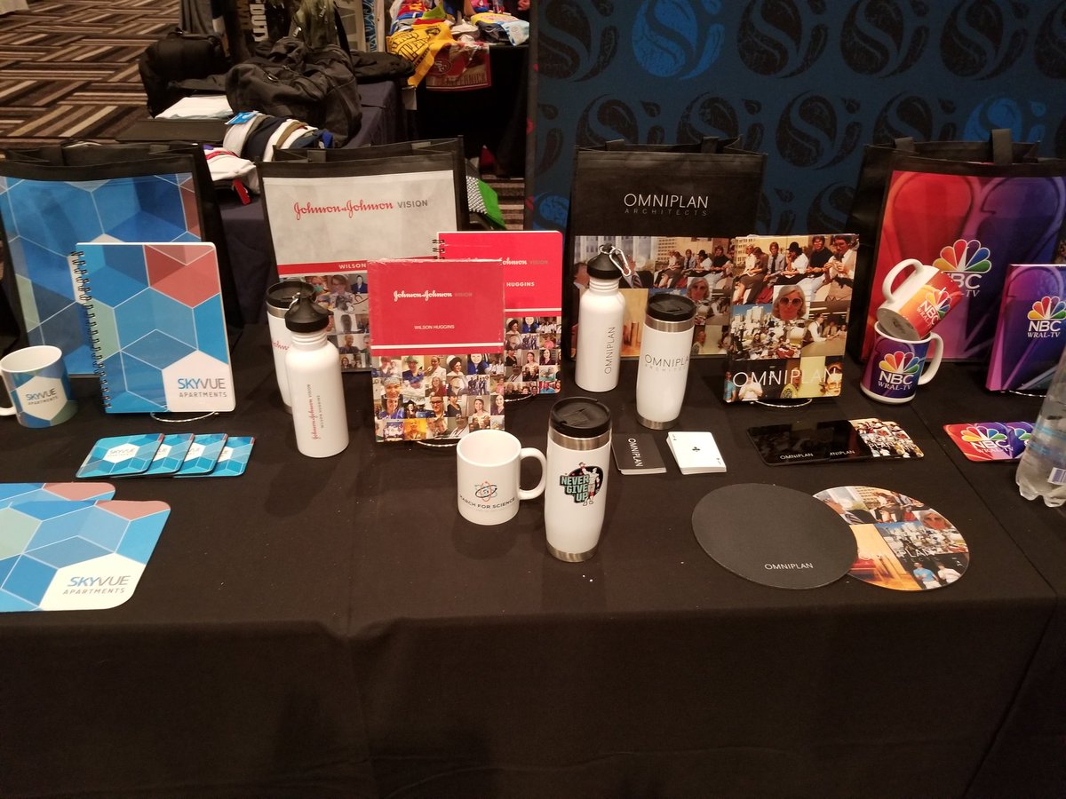 CustomGatewayUS's tweet image. What a great event to be apart of last week for @SomethingInked at the @HardRock had a beautiful set up with #customcolorsolutions  we got to display our on demand personalized products with clients by simply showing them our unique way of a quick QR code scan.#event#personalized