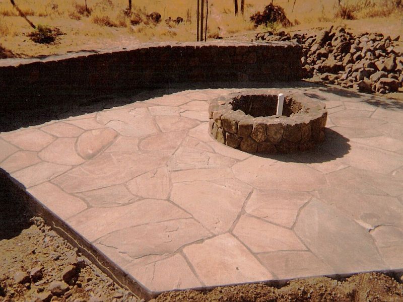 AmigosLandscape's tweet photo. This #patio was build years ago with #flagstone. The #wall and #firepit were built with natural #stone. #Sonoma #BayArea #Construction #Landscape https://t.co/kVtHHorRhz