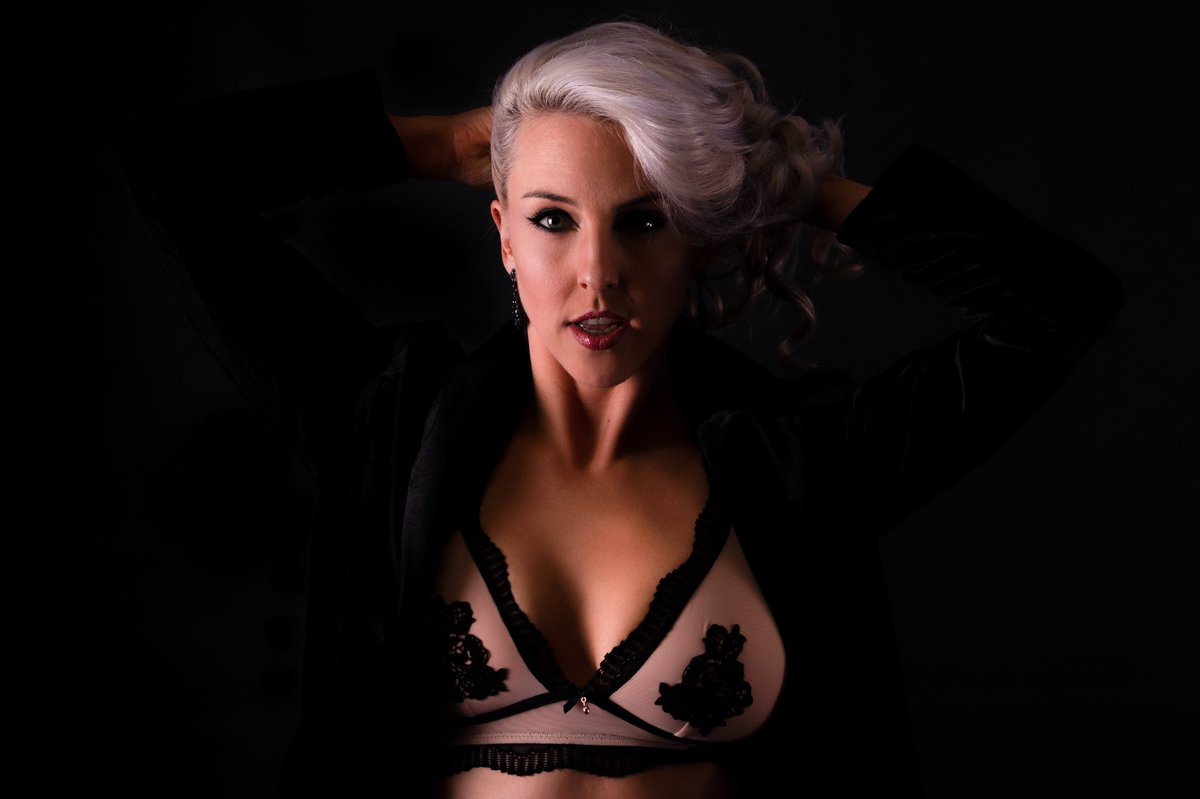 jdpvsa's tweet image. The other side of @MichOppenshaw pt.II #portrait #portraitphotography #singlelight #studio #strobes