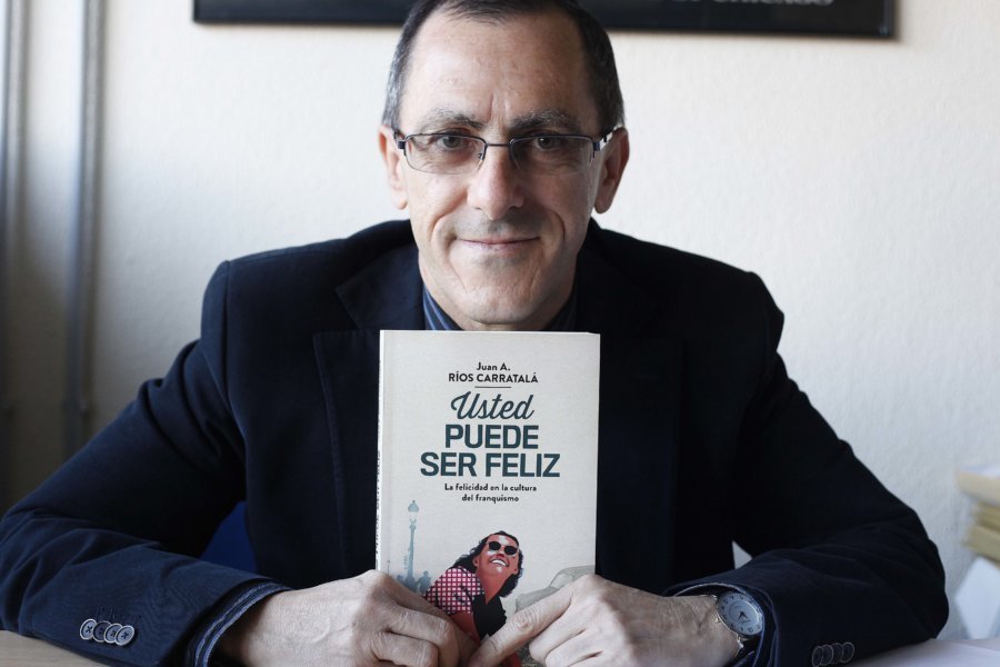 todoxviajar's tweet photo. Juan A. Ríos Carratalá: “La sociedad fue cómplice en parte de la felicidad que trató de imponer el franquismo” https://t.co/YMFVVa4c3d https://t.co/r6eYeFuMva