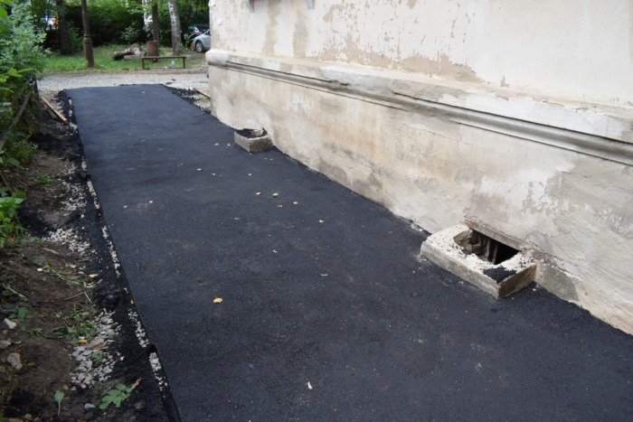 В Иванове ведется благоустройство очередного двора по программе «Формирование комфортной городской среды»  ivgoradm.ru/news?nid=37958