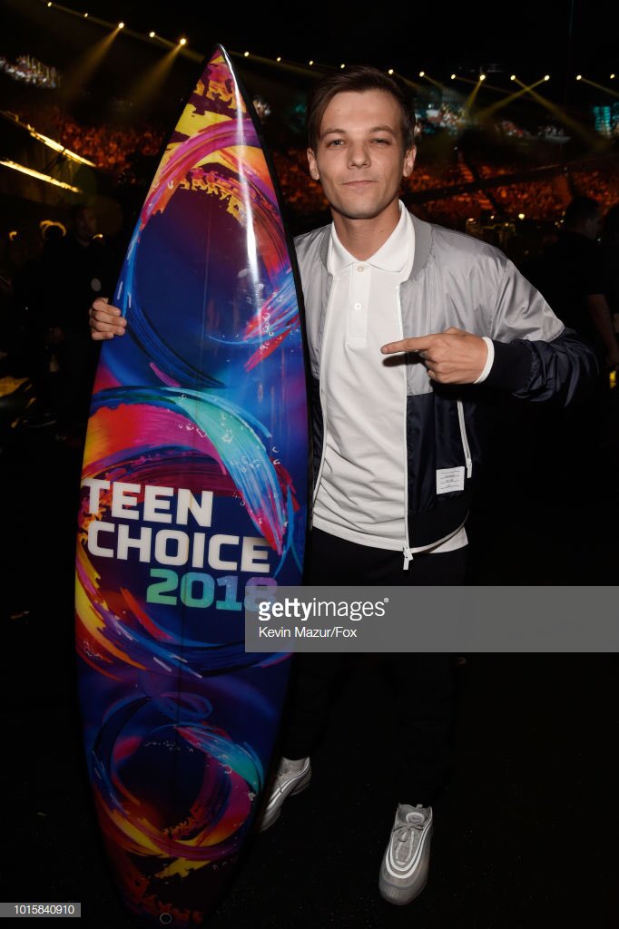 GivenAChance07's tweet photo. Honestly so proud of Louis for everything he has done! So happy that he received the award for #ChoiceMaleArtist in the #TeenChoiceAwards of 2018! Congratulations and lots of love💙 

@Louis_Tomlinson #ProjectLOUIS #LouisTomlinson https://t.co/j9TtPDF3Cu