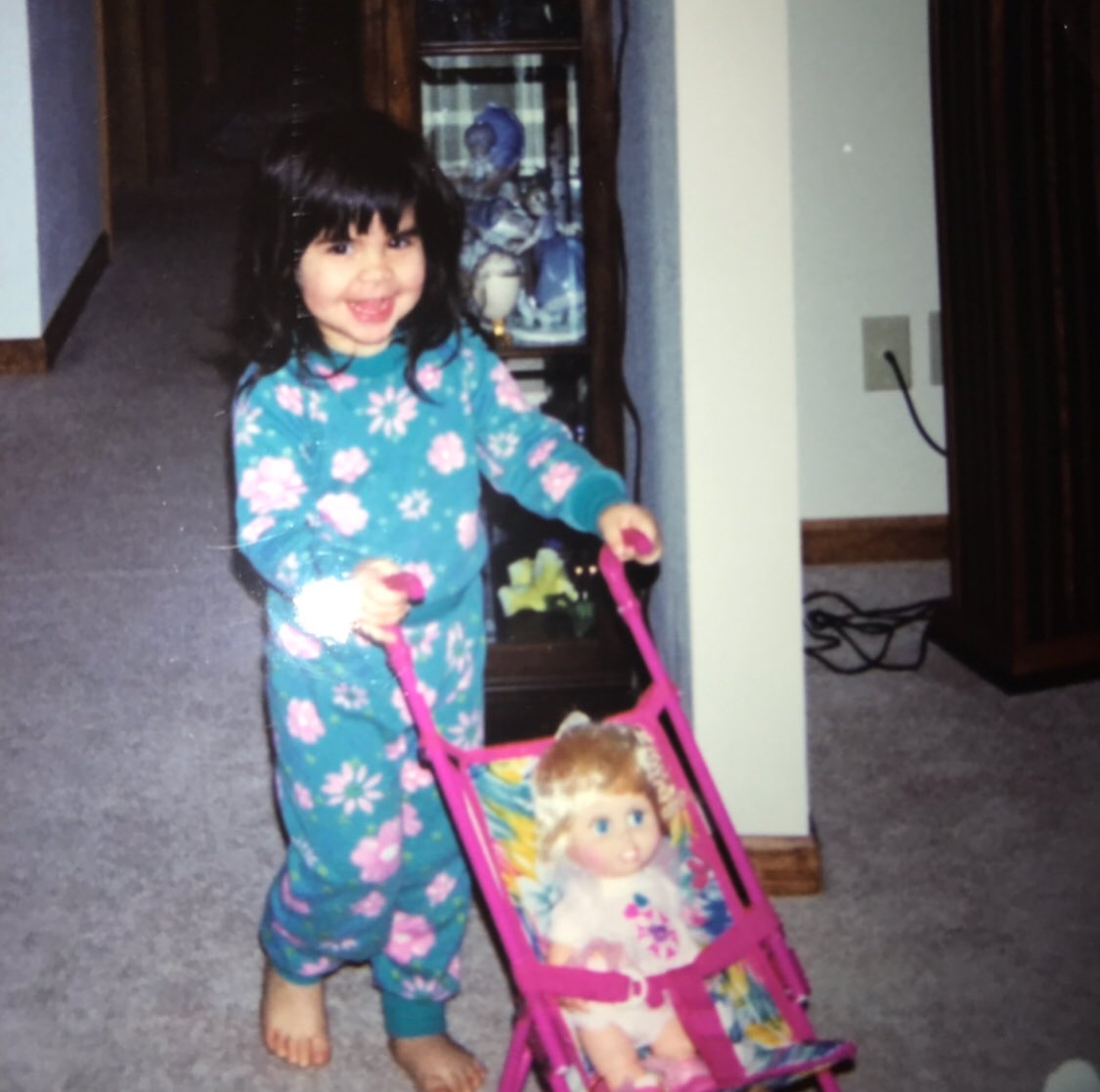 frannierose04's tweet photo. Happy Birthday to this beautiful doll🎉🎊🎂🎈@jenny_orlando 🌹You are an amazing woman with a heart of gold🧡Always so loving and kind💕you make our world a very happy place! I love you my baby💕To the moon and back❤️ https://t.co/mLVCMoOUMD