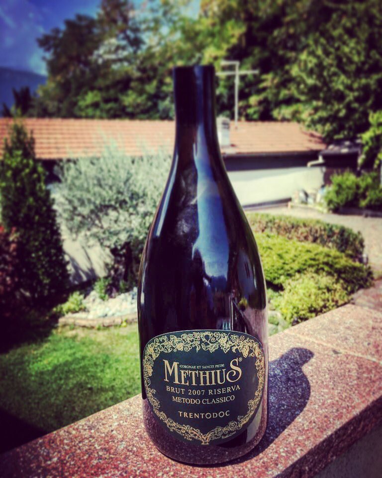 CantinaDorigati's tweet photo. Summer is magic: #Methius #Trentodoc #vintage2007 https://t.co/wLOqVa8nIb
