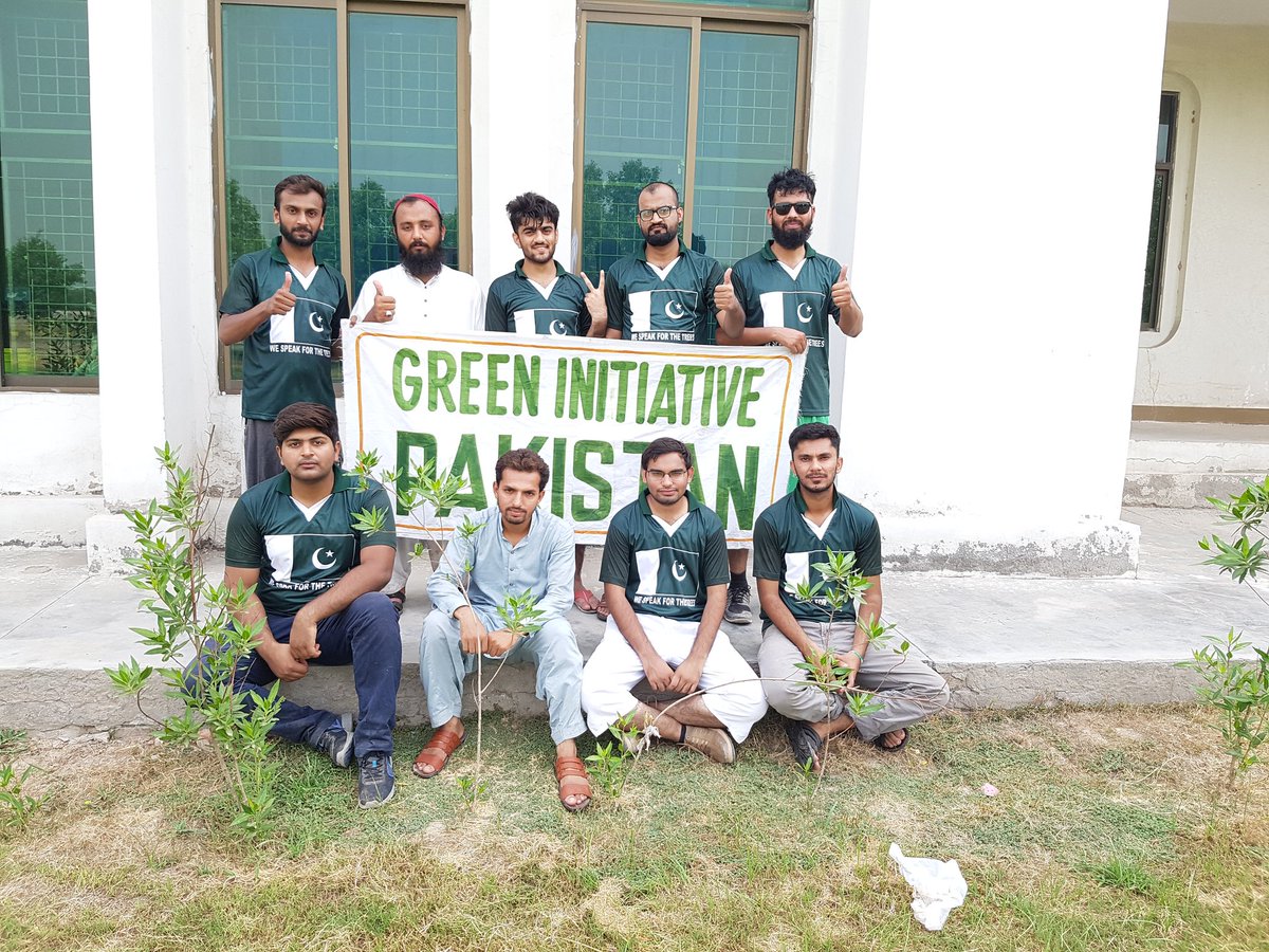 sandhu202's tweet photo. Alhamdulillah! Celebrating independence day with true spirit by planting 250 plants in UET Campus
#TeamGreenInitiativePakistan
@Tloop25 @navidcch @EoKhan @maqabaig @MithoMessi @hrbutt92 https://t.co/2ay9SIyO3p